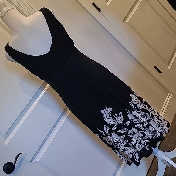 Karin Steven's sz 6 blk sundress with white florals around hem NWT - Picture 4 of 10